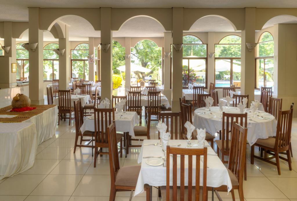 Victoria Falls Rainbow Hotel Exterior photo